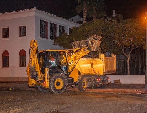 Els operaris de la SAG de Sagunt retiren 208 tones de cendres la nit de la Cremà