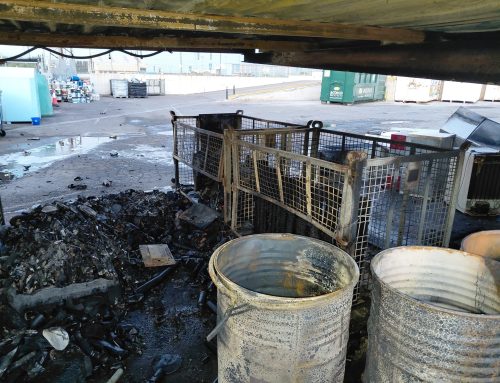 Un incendi obliga a tancar l’ecoparc de Sagunt fins demà dimarts 18 d’agost